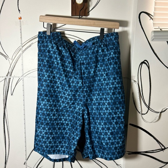 NEW Old Navy Men’s Blue Geometric Patterned Swim Shorts, Lined, XXXXL - Picture 1 of 7